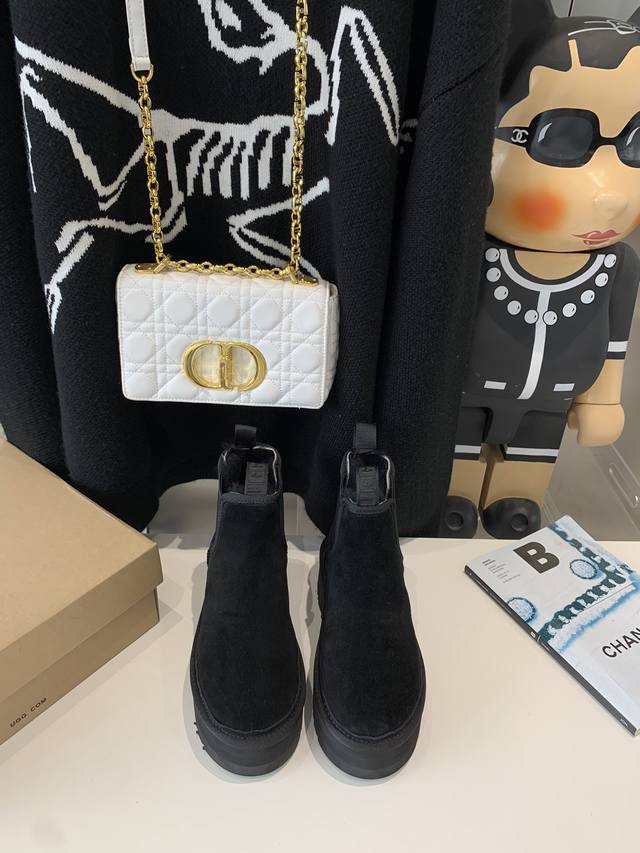 Ugg女鞋独家开模大底东莞原产地，出口贸易品质，每一双都是免检产品，除了高级没啥好说，全部真皮真毛。码数:35-40