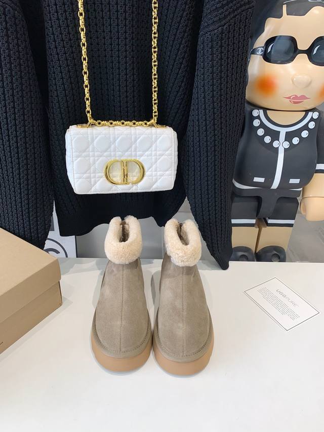 代购级 翻毛拉链 时髦精必备经典单品 Ugg灵感设计超赞，每一款都独一无二，时尚先锋， Ins超火 根本抢不到，每一款都值得种草，不可抗拒 面料：牛京 内里：皮