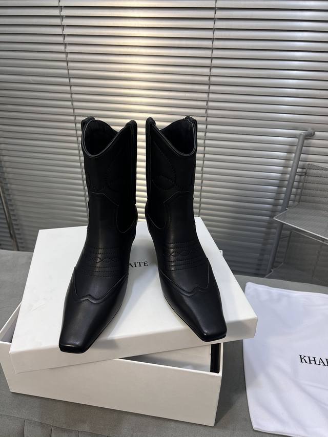 Khaite 秋冬新款复古靴，慵懒法欧风，飒爆了 自然舒适洒脱时髦精最爱对版牛皮 进口高丝光牛反绒面料，水染牛里，意大利进口真皮大底， 码数35-41# 40