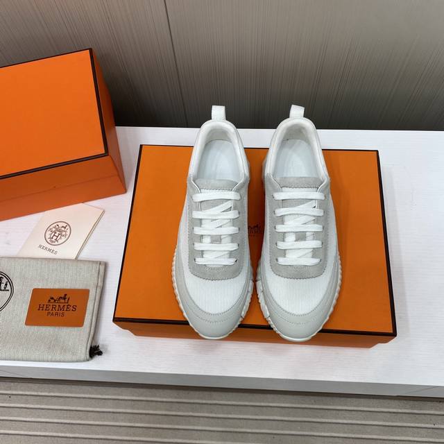 出厂价 男款+10 Hermes 爱马仕 顶级版本#经典情侣款 休闲运动鞋情侣款休闲之履运动老爹鞋结合高科技帆布与麂皮山羊皮，在橡胶鞋底上饰以夸张“H”字母，斜