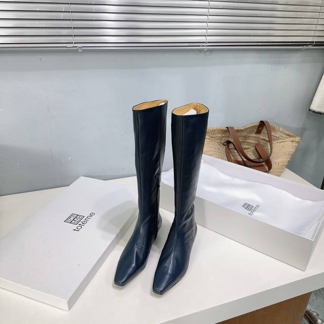 高品质出厂长靴 ！！小众潮牌toteme 24Ss秋冬新款猫跟矮跟切尔西小方头短靴长靴系列！ Toteme在打造高级感这点从来就没输过一双简约干练、低调时髦的靴