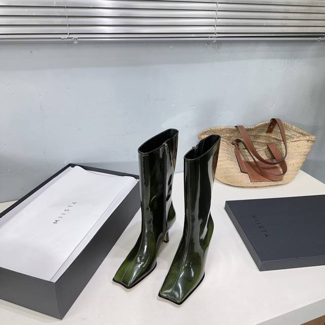 高品质出厂绿色.黑色牛皮 ！蛇纹.牛仔350！Miista24Ss秋冬 经典高跟方头鸭嘴短靴！大胆设计！时髦小众 有自己独特的风格品味！独家巨时髦的炸裂短靴 脚