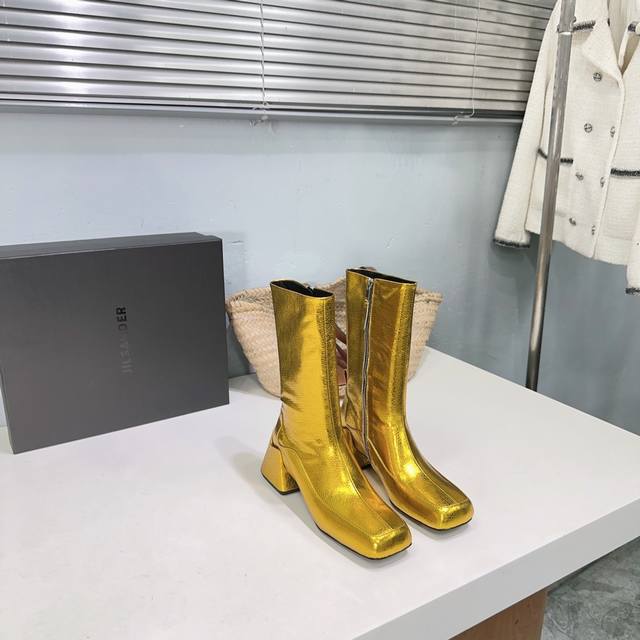 高品质出厂 ！小众潮牌jilsander吉尔桑达24Ss 秋冬新品粗跟方头短靴！极简主义炒鸡柔软舒适粗跟时髦精绝对不能错过的必入款！没有任何繁杂装饰，质感极好的