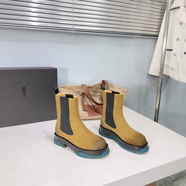 高品质出厂 ！小众潮牌jilsander吉尔桑达 Ss秋冬新款复古摩登中性松糕厚底一脚蹬圆头短靴！正品购入开发、完美复刻一比一做法、上脚瘦腿效果瞬间拉满！炒鸡百