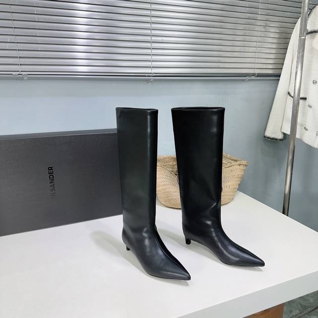 高品质出厂矮 ！小众潮牌jilsander吉尔桑达 Ss秋冬猫跟修身辣妹骑士靴尖头长筒靴！ 极简主义炒鸡柔软舒适矮跟鞋时髦精绝对不能错过的必入款，没有任何繁杂装