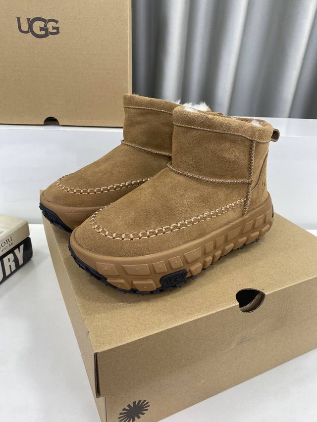 Ugg 24Ss秋冬新品 专柜最新爆款 轮胎底运动羊毛系列 上脚超可爱，塔斯曼轮胎底鞋各种搭配 休闲风 超酷风 甜美，混搭风格 厚底元素不变增加超级聚光的轮胎底