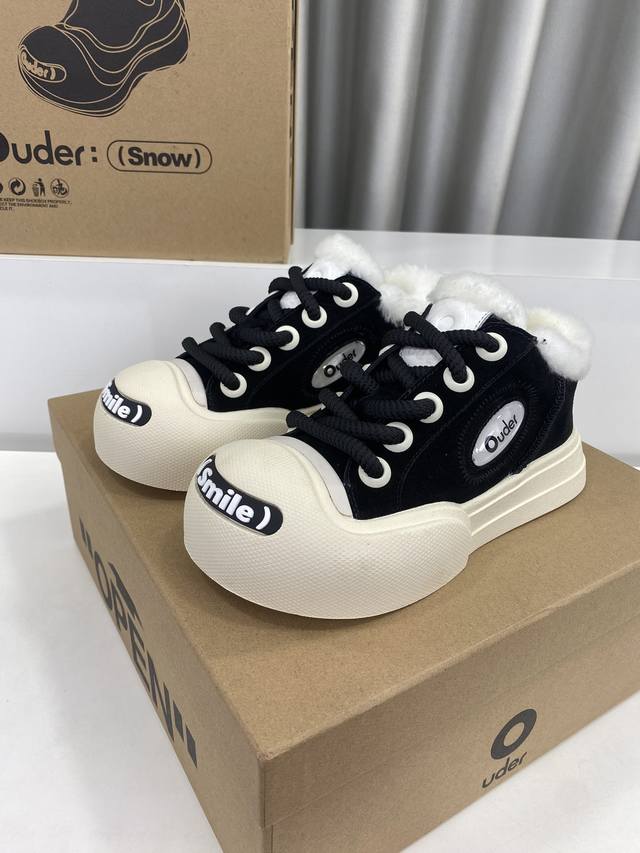Ouder 24Ss 秋冬新款 大头开口笑 萌丑鞋 此品牌以丑萌膨胀设计风格备受关注，品牌旨在为当代男女打造年轻 潮流 时髦 不一样的美。新开口笑鞋面采用膨胀及