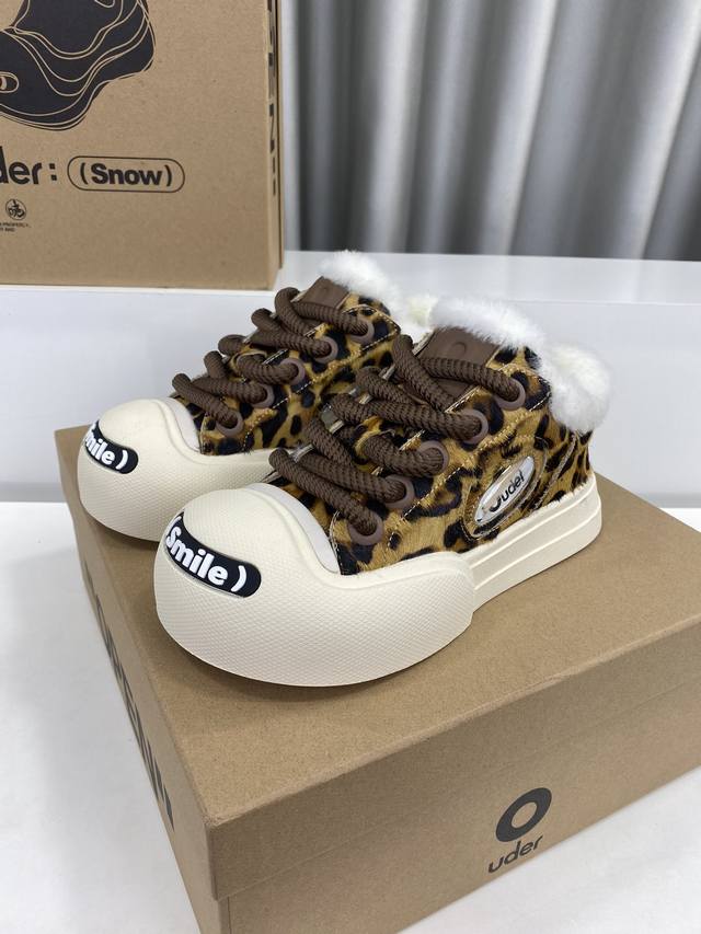 Ouder 24Ss 秋冬新款 大头开口笑 萌丑鞋 此品牌以丑萌膨胀设计风格备受关注，品牌旨在为当代男女打造年轻 潮流 时髦 不一样的美。新开口笑鞋面采用膨胀及