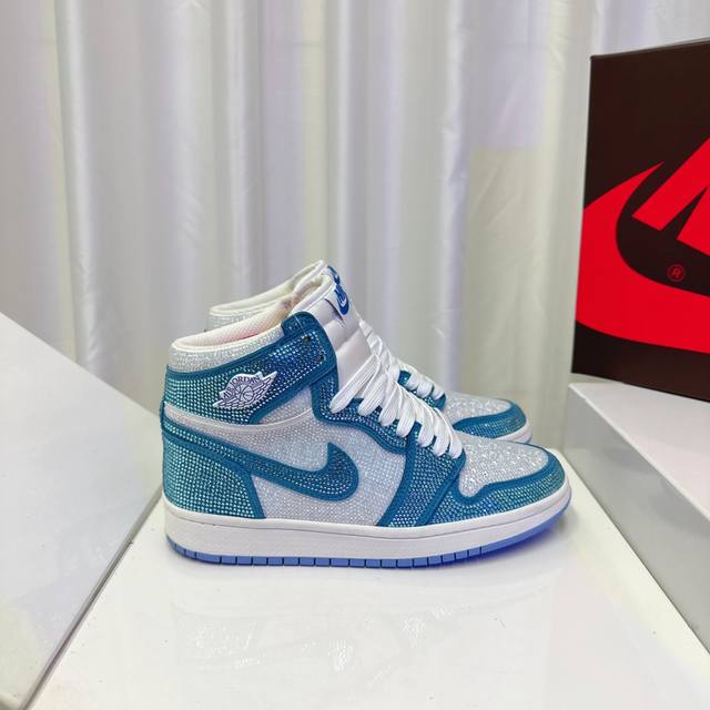 走秀新款 顶级品质air Jordan 代购级 唯独一款不掉钻的满钻鞋，耐克乔一钻石鞋让鞋迷大开眼界，各种意想不到的设计创意，钻石配色方案给大家带来了很多惊喜，