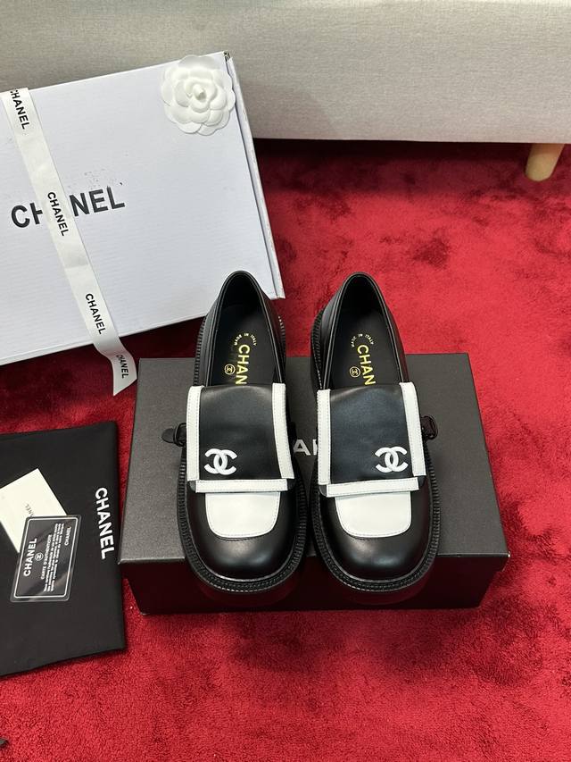 厂价 Chane*｜小香经典翻盖双c熊猫厚底乐福鞋 超有香奶奶家的调调！高级感十足超级时尚！上脚特别舒服柔软，宽脚也不怕，不会显脚肥，好看又舒适，搭配中筒袜 配
