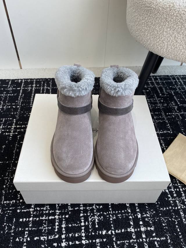代购级 Brunello Cucinelli 24Ss 冬季新款 雪地靴 羊羔毛包子靴 Bc有着原汁原味意大利奢侈审美dna，以及对女性的深刻理解与苦心钻研，O
