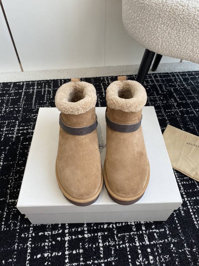代购级 Brunello Cucinelli 24Ss 冬季新款 雪地靴 羊羔毛包子靴 Bc有着原汁原味意大利奢侈审美dna，以及对女性的深刻理解与苦心钻研，O