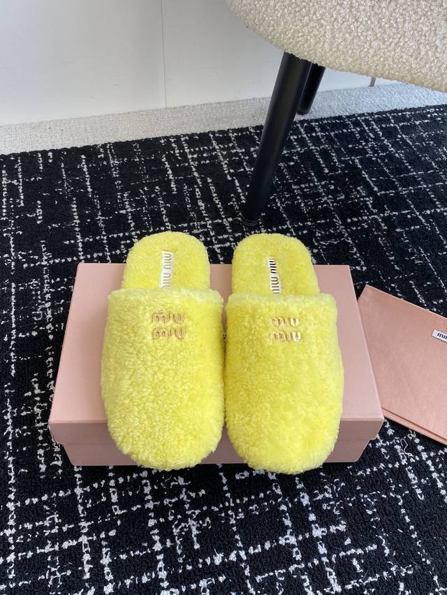 代购级 Miu Miu 24Ss 秋冬系列 羊毛 穆勒鞋拖鞋 包头小羊皮半拖zp开发 原版拆卸 对版拖鞋秒杀市面版本 Miu真的太少女啦 鞋面进口羊毛 鞋底：原