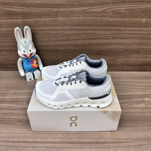 顶级版本on昂跑 Cloudrunner 2 舒适简约 织物耐磨透气 低帮 休闲跑步鞋。 瑞士高性能运动品牌on打造的此系列作品，鞋面由再生聚酯纤维和网眼布制成