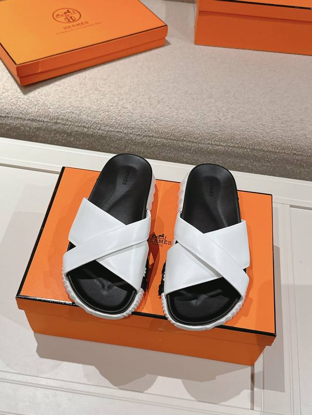 Hermes 顶级版本# 爱马仕二舅拖 交叉拖 凉鞋 原版购入开发做货 镂孔柔软小牛皮运动鞋，配有鞋底，饰有经典medor铆钉，打造舒适休闲风格 配送专柜精美包