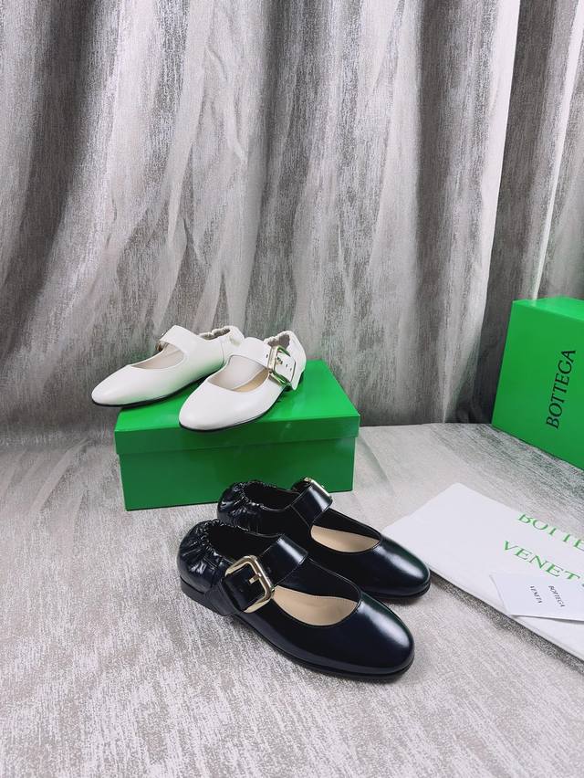 高版本 24S玛丽珍平底单鞋 Bv Sharp Chain Pump 杏色 全真皮 后跟 家族元素 编织系列 圆头 通勤必备 Bv早秋系列 都好美啊 优雅材质运