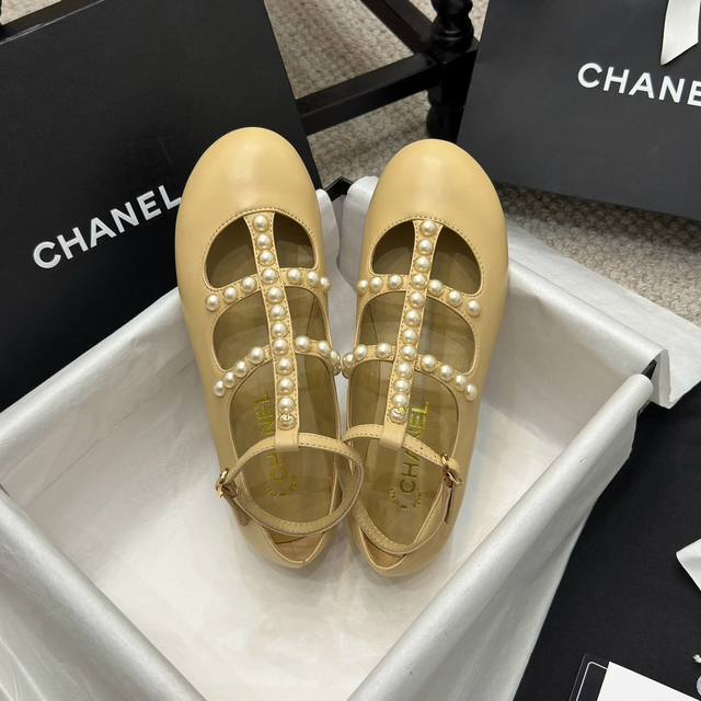 早秋新品chanel 香奈儿小香风珍珠t带平底芭蕾舞鞋、玛丽珍单鞋 香奶奶家一贯的优雅名媛气质 高级感十足！上脚非常nice～不管光脚穿或搭配裙装、裤装、都非常