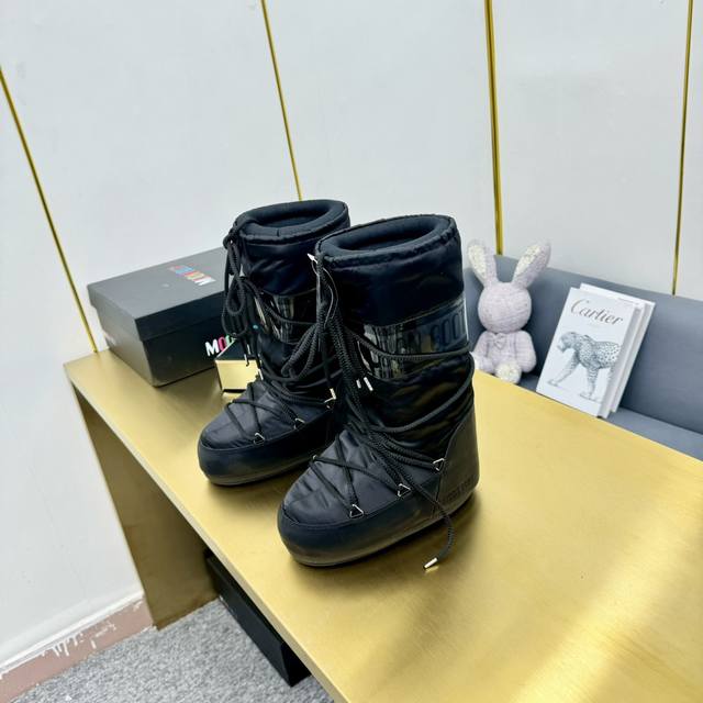 布款 Moon Boot 24Ss 秋冬最新款雪地靴系列 丑萌雪地短靴 忘了ugg吧，时髦人都在穿moon Boot雪地靴 如果你难以接受ugg的复兴 那现在有