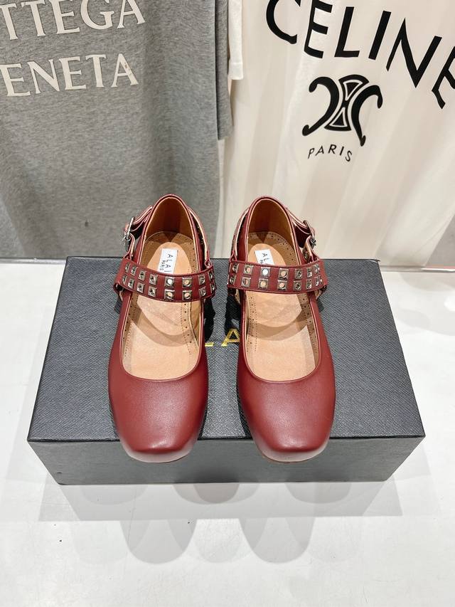 高版本出厂 独家新品 Alaia 阿莱亚24Ss 走秀款糖果色平底玛丽珍单鞋芭蕾舞鞋 章小蕙同款 甜酷芭蕾风 人气超高的一款芭蕾舞鞋，浪漫又迷人 舒适百搭配上不