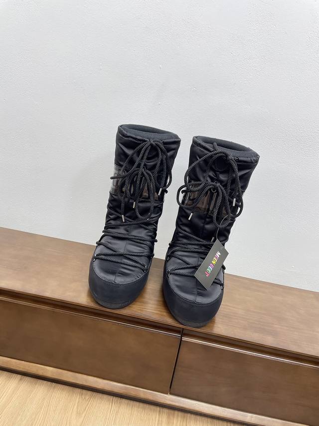布面高靴 顶级版本moon Boot Vs秋冬最新款复古雪地靴 时髦人都在穿moon Boot雪地靴如果你难以接受ugg的复兴那现在有一款更另类的雪地靴又杀回来