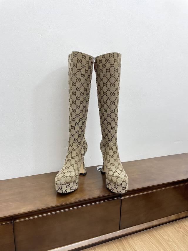 短靴 长靴 顶级版本gucci 古驰24 Aw秋冬新品gg老花防水台高跟靴 强烈推荐气质十足的女王范最优雅的欧美风格高跟鞋此单品犹如艺术品一般，带有高雅不失轻奢