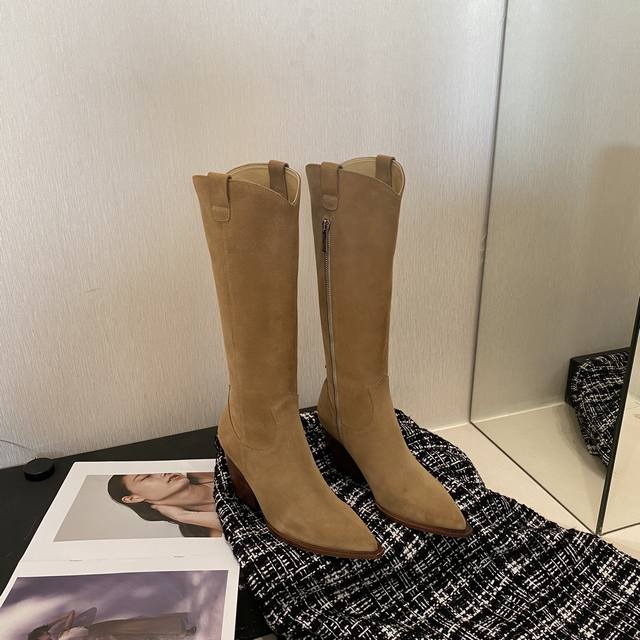 出厂价 德州巴黎 Paris Texas 西部战靴 优雅风格，创造不一样的感觉！ 它是你鞋柜里不可缺少的战靴！ 简约气质款式，市场最高版本 ◆ 材料：丝光牛 小