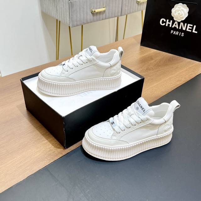 顶级版本 压印logo 厚底饼干鞋chanel香奈儿经典熊猫小白鞋休闲运动鞋 滑板鞋 C家 专柜又一超级大爆款，网红博主小姐姐们的挚爱，社交平台的各种夸赞，人气
