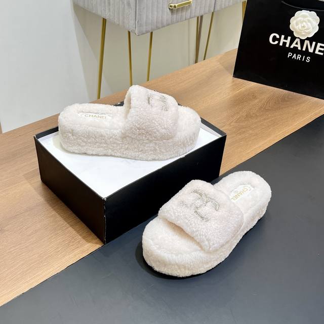 顶级版本 Chanel 香奈儿 专柜同步新款双c钻扣 厚底毛拖鞋 羊毛拖鞋 秋冬系列火爆上新，这一季毛拖香家小爆款！ 认准我家细节实力拍 专柜买版按正品1：1复