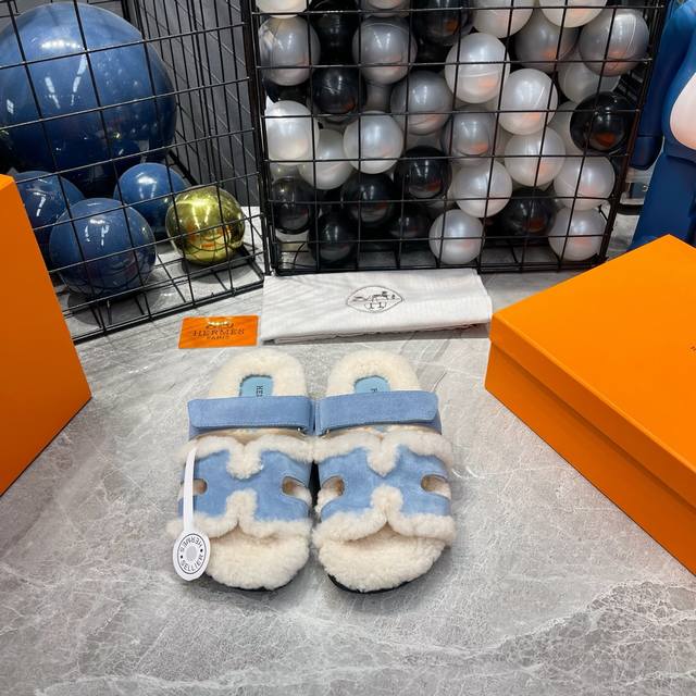 出厂 Hermes的一波惊喜爱马仕毛拖妥妥的时尚款顶级出品轻奢hermes泰迪毛拖真的软软糯糯超美.......初冬的第一双毛拖，真的穿起太舒服了,像踩在地毯上