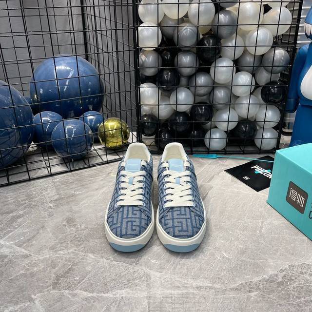 出厂价 巴尔曼balmain 新款男士运动休闲鞋，撞色拼接设计，时尚潮流，内里羊里上脚非常舒适，极致柔软细腻，搭配巴尔曼专属鸡眼五金扣，Tpu大底，流线形男鞋！