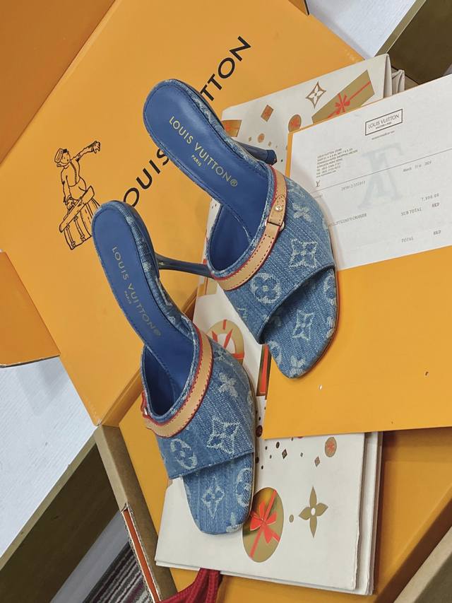 已认证 Lv 路易威登 24 春夏新品 顶级版本 专柜主打最新款牛仔布单鞋 硬货上新 代购级别！高级感十足！国内外博主刷爆的一款，复古又时髦 上脚美炸了！官网主