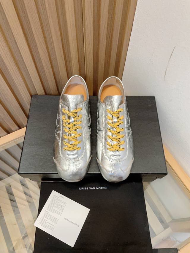 代购级小众 Dries Van Noten Dvn 复古德训鞋 Dvn的德训鞋也太美了吧 Dries 总会给我带来惊喜 Dries Van Noten 春夏系列