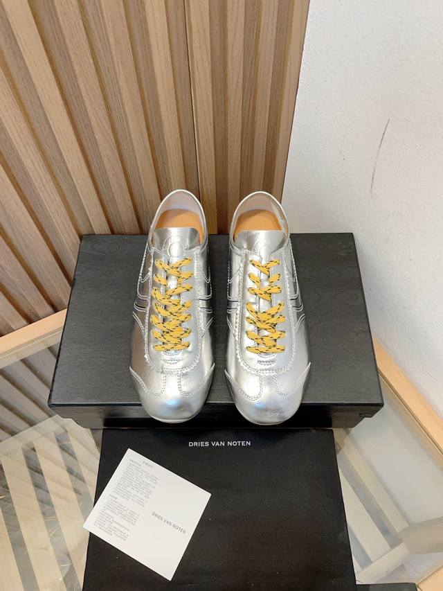 代购级小众 Dries Van Noten Dvn 复古德训鞋 Dvn的德训鞋也太美了吧 Dries 总会给我带来惊喜 Dries Van Noten 春夏系列