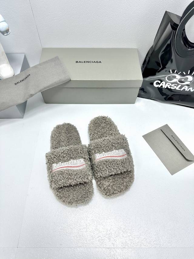 独家发售 S 巴黎世家秋冬潮品 羊羔毛毛拖 ！ Balenciaga Political Campaign 徽标刺绣！ 欧美名媛 明星 网红girl 大爱款 精