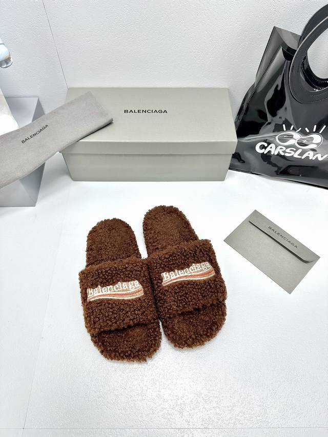 独家发售 S 巴黎世家秋冬潮品 羊羔毛毛拖 ！ Balenciaga Political Campaign 徽标刺绣！ 欧美名媛 明星 网红girl 大爱款 精