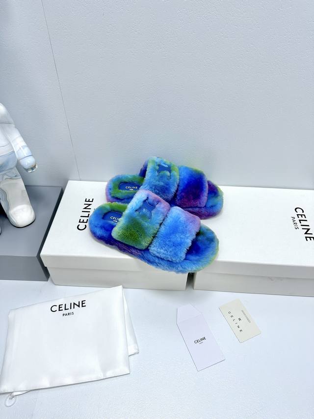 Celine赛琳 冬季新款羊毛拖鞋这一季的思琳又让我重新爱了它一次！这季节美鞋太多这款毛拖真的是让我无法自拔真太可爱了～ 毛茸茸的羊毛是选用欧洲进口a级羊毛 我