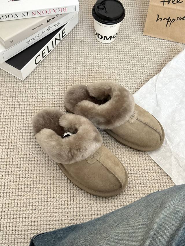 正码男码40元 Ugg｜薄底星拖 秋冬必备的氛围感战鞋 鞋面内里羊皮毛一体 鞋垫为真羊毛材质 居家外穿都百搭 尺码：女码3540 男码4145