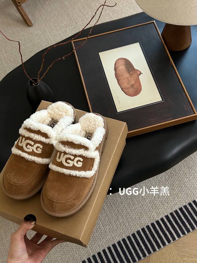 Ugg新款澳洲薄底小羊羔毛网红拖鞋，小胖丁嘟嘟拖 材质牛皮，内里真羊毛，配刺绣 Ugg字样百搭时尚！ 三色：栗色.羚羊棕. 沙色 码数：35-40 ！