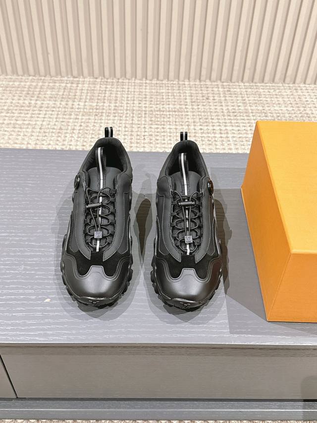 出厂 Louis Vuitton Lv Rush 超酷户外效游鞋 运动鞋 慢跑鞋 攀岩鞋~~~ 超值推荐，代购必带，小红书种草系列~~ 原版进口的dk透气网格布