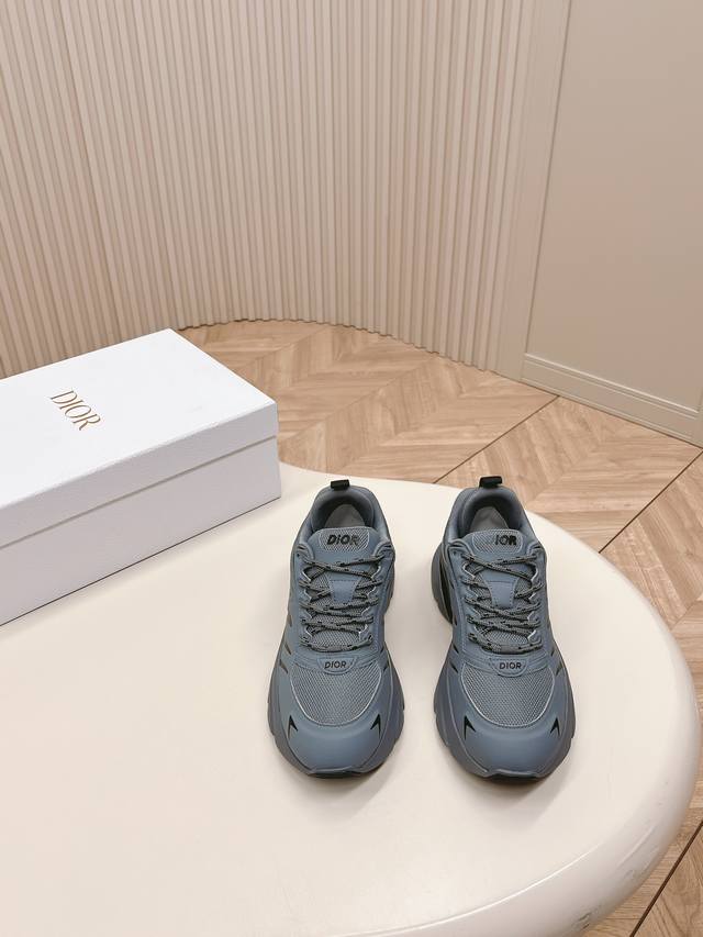 出厂 ，情侣款 迪奥 Dior 新款休闲运动鞋跑鞋老爹鞋 真的酷毙了，未来感十足原版完美复刻！全对版材质 模具！女码35-40，男码38-44