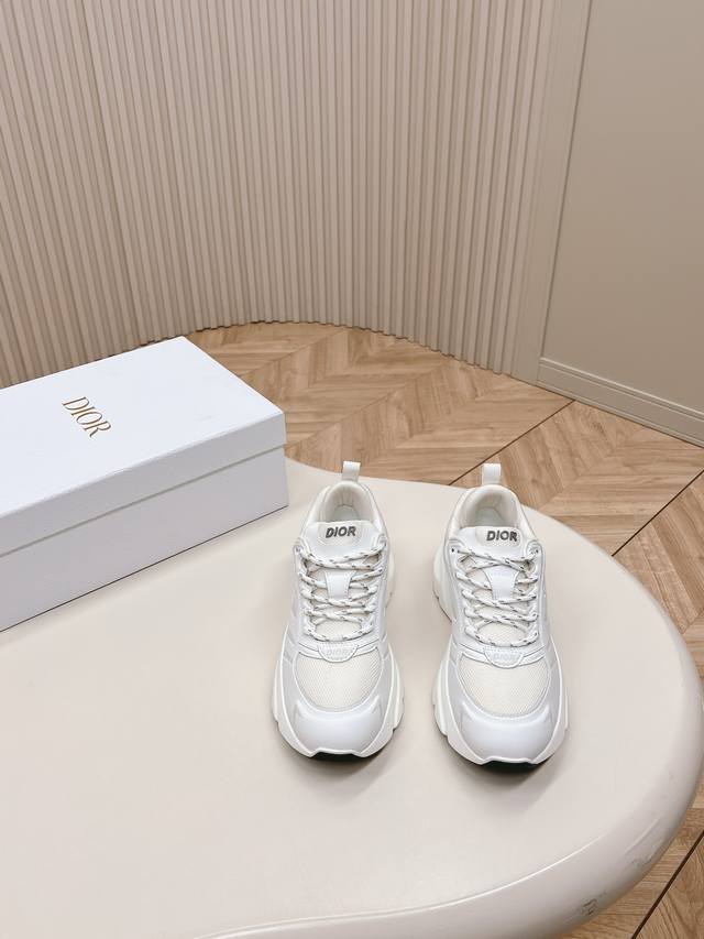 出厂 ，情侣款 迪奥 Dior 新款休闲运动鞋跑鞋老爹鞋 真的酷毙了，未来感十足原版完美复刻！全对版材质 模具！女码35-40，男码38-44