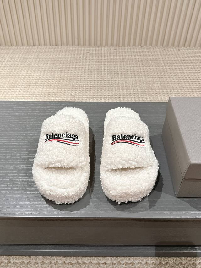 出厂 ， 巴黎世家秋冬潮品 羊羔毛毛拖 ！ Balenciaga Political Campaign 徽标刺绣！ 欧美名媛 明星 网红girl 大爱款 精致鞋