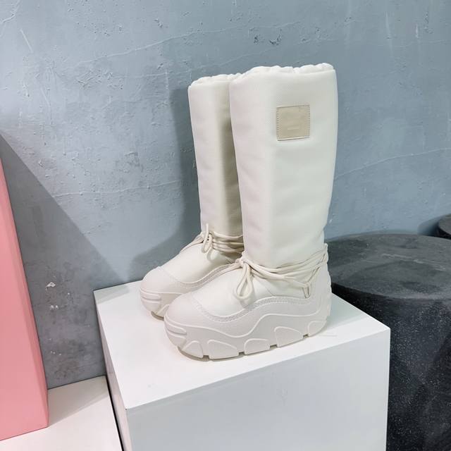 高品质出厂矮 ！高 ！顶级品质acne Studios 24Ss秋冬爆款雪地靴系列 圆头厚底笑脸雪地短靴 冬日吸睛神器胖乎乎，软绵绵的，简直可爱到靴筒收口设计，