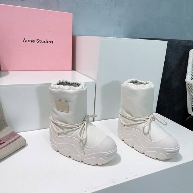 高品质出厂矮 ！高 ！顶级品质acne Studios 24Ss秋冬爆款雪地靴系列 圆头厚底笑脸雪地短靴 冬日吸睛神器胖乎乎，软绵绵的，简直可爱到靴筒收口设计，