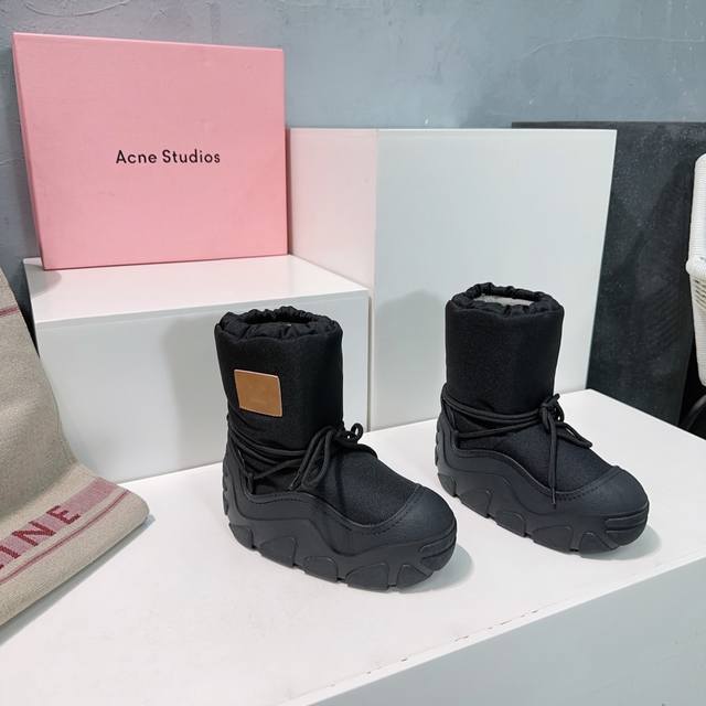 高品质出厂矮 ！高 ！顶级品质acne Studios 24Ss秋冬爆款雪地靴系列 圆头厚底笑脸雪地短靴 冬日吸睛神器胖乎乎，软绵绵的，简直可爱到靴筒收口设计，