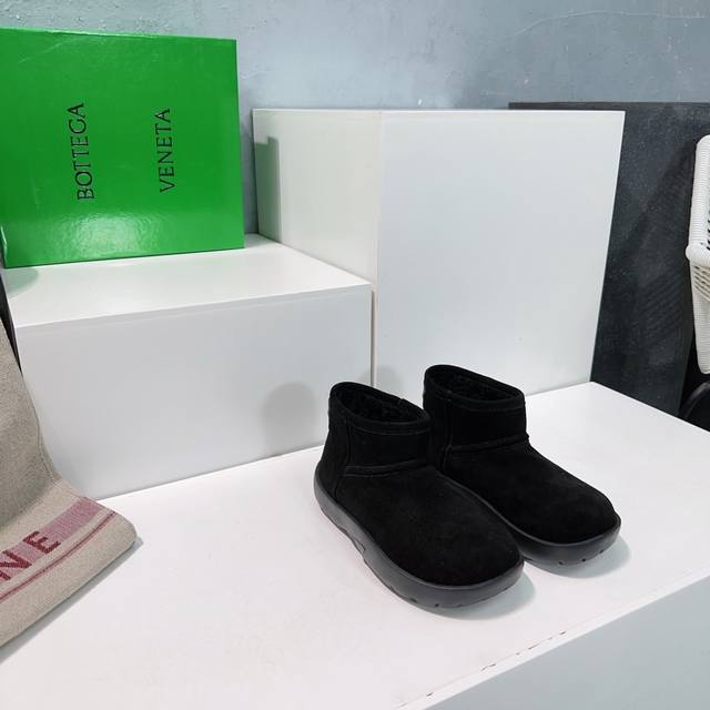 高品质出厂 ！顶级品质bottega Veneta葆蝶家24Ss秋冬新款圆头简易雪地靴毛毛短靴！ Bv第一款雪地靴作品！ Ins上超火欧美街拍出镜率超高 最高版