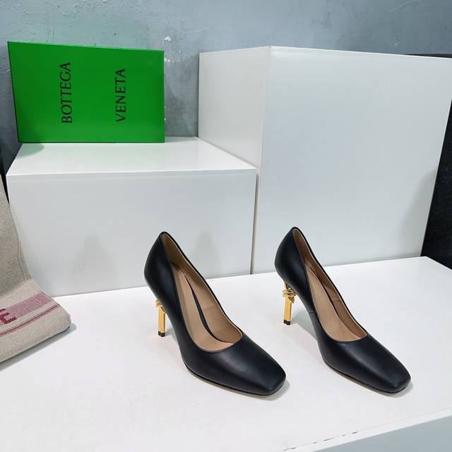 高品质出厂 ！顶级品质bottega Veneta Ss秋冬新品爆款方头麻花金属跟高跟女士knot单鞋！。Bv新款鎏金绳结高跟抢手大爆款，Ins&小红书巨多网红