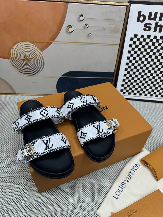 顶级版本 Louis Vuitton 路易威登 情侣款 新款凉鞋 Sunset Comfort平底凉鞋以精致拉菲草鞋面道出手工艺格调，搭配韧性xiaozemeo