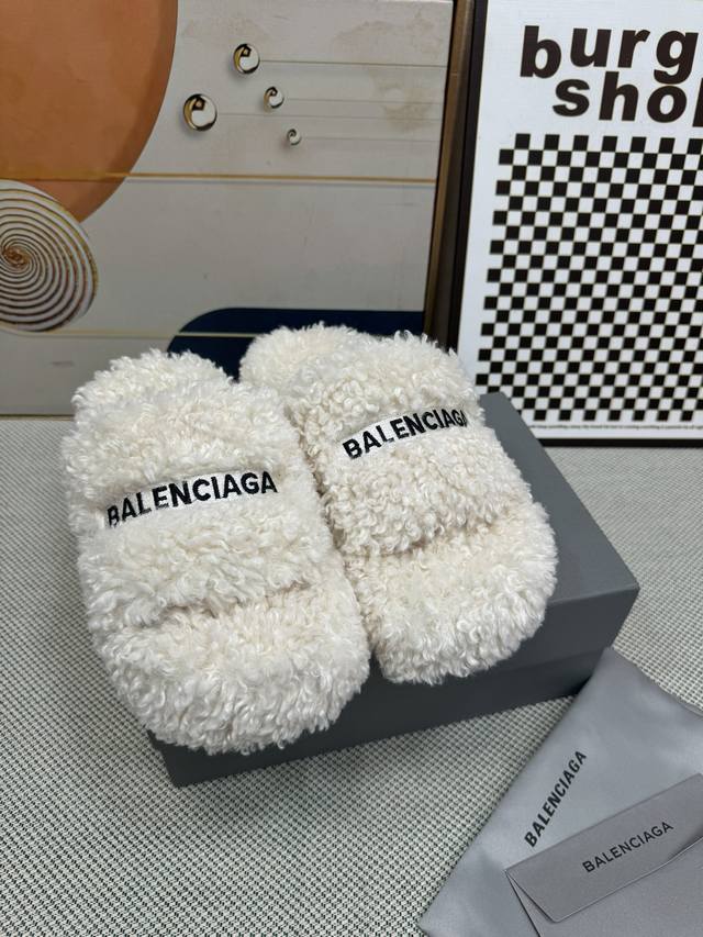 顶级版本 厚底真羊毛！新色！Balenciag 巴黎世家潮品毛拖 ！ 最新的 Political Campaign 徽标刺绣！高级感满满当当！ 欧美名媛 明星