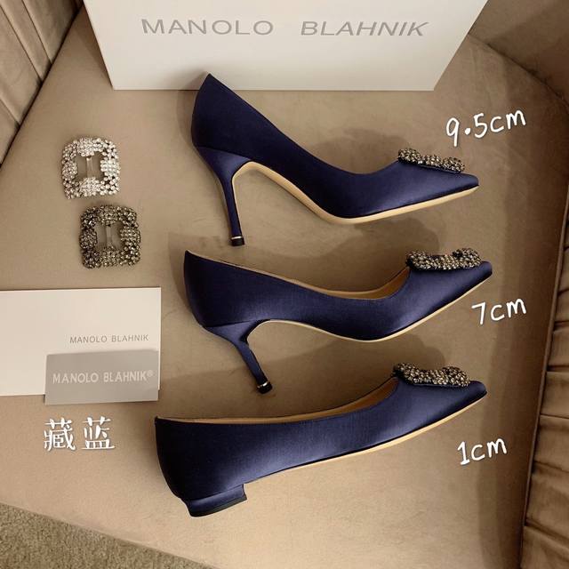 Mb Manolo高版本经典雪花扣单鞋 出厂价： 欲望都市爆款不用多说，人手必入来多几个颜色都不过分，因为太好穿又好搭配经过再次买版开发全新16色重磅推出 真正
